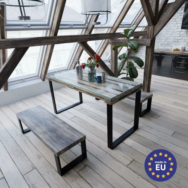 Patas de mesa rectangulares en comedor estilo industrial con mesa de madera y cristal